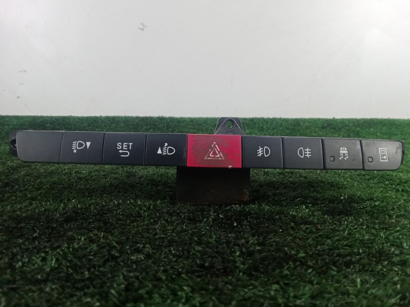 Recambio de warning para iveco daily vi furgoneta 33s14, 35s14, 35c14 referencia OEM IAM B569 - 5801655079 14.PINES - MULTIFUNCI