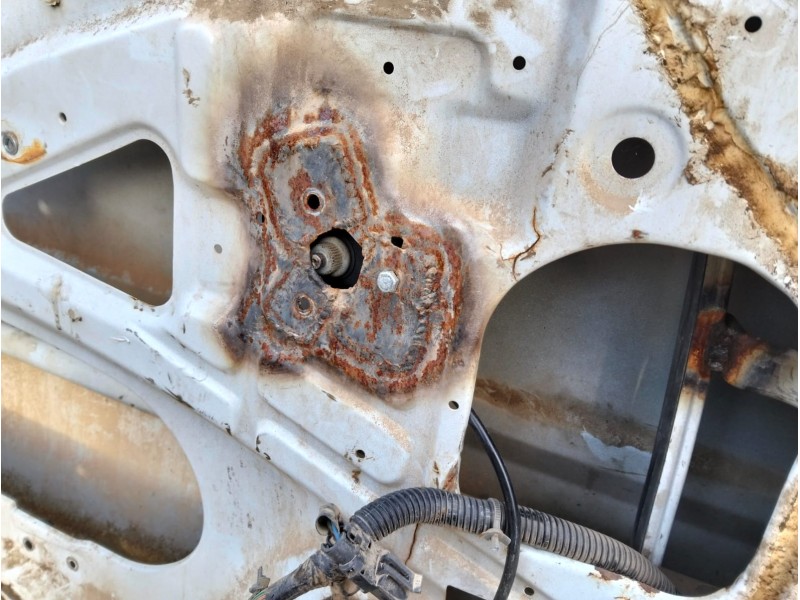 Recambio de puerta delantera izquierda para nissan terrano ii (r20) 2.7 tdi 4wd referencia OEM IAM   