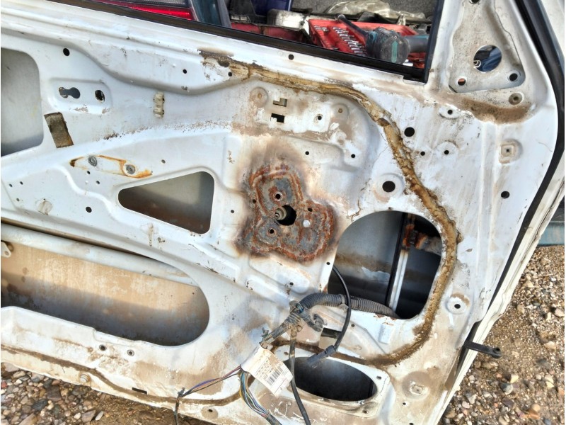 Recambio de puerta delantera izquierda para nissan terrano ii (r20) 2.7 tdi 4wd referencia OEM IAM   