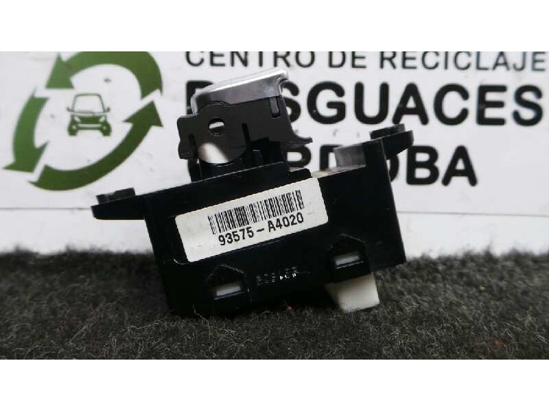 Recambio de mando elevalunas delantero derecho para kia carens ( ) 1.7 crdi cat referencia OEM IAM 93575A4020  
