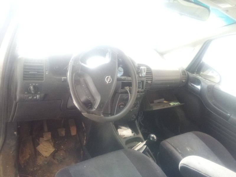 opel zafira a del año 2000