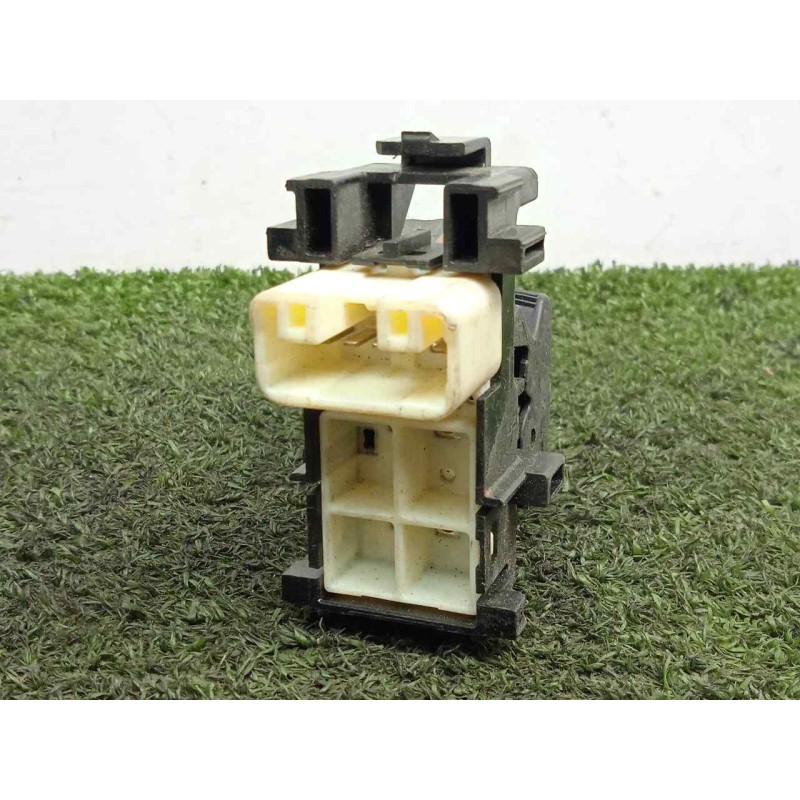 Recambio de mando elevalunas delantero derecho para toyota yaris 1.4 turbodiesel cat referencia OEM IAM   