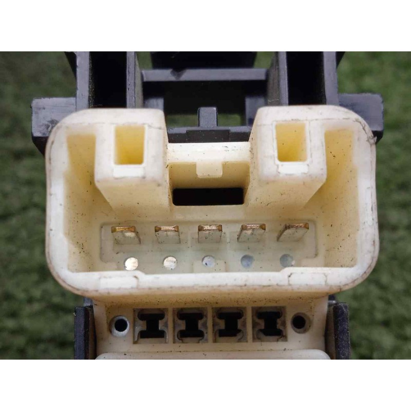 Recambio de mando elevalunas delantero derecho para toyota yaris 1.4 turbodiesel cat referencia OEM IAM   