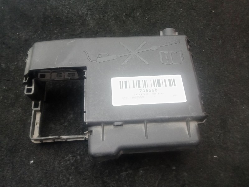 Recambio de caja reles / fusibles para opel insignia a (g09) 2.0 cdti (68) referencia OEM IAM 13358922  