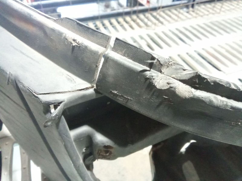 Recambio de paragolpes delantero para iveco daily vi furgoneta 33s12, 35s12, 35c12 referencia OEM IAM   PLASTICO.NEGRO