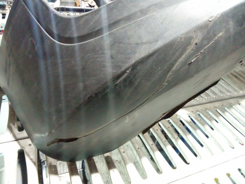 Recambio de paragolpes delantero para iveco daily vi furgoneta 33s12, 35s12, 35c12 referencia OEM IAM   PLASTICO.NEGRO