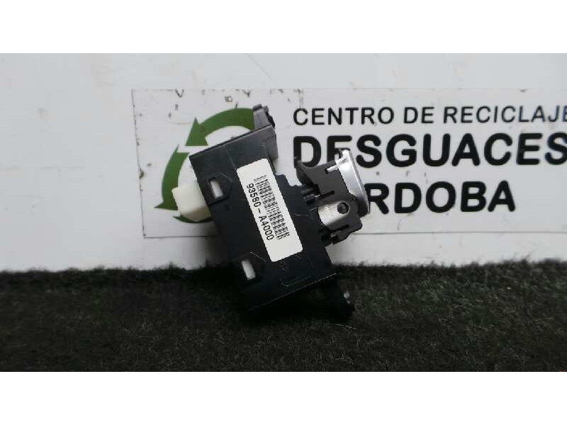 Recambio de mando elevalunas trasero derecho para kia carens ( ) 1.7 crdi cat referencia OEM IAM 93580A4000  