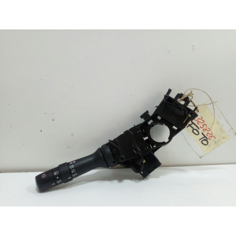 Recambio de mando luces para toyota yaris 1.4 turbodiesel cat referencia OEM IAM 17F001  PA6G730