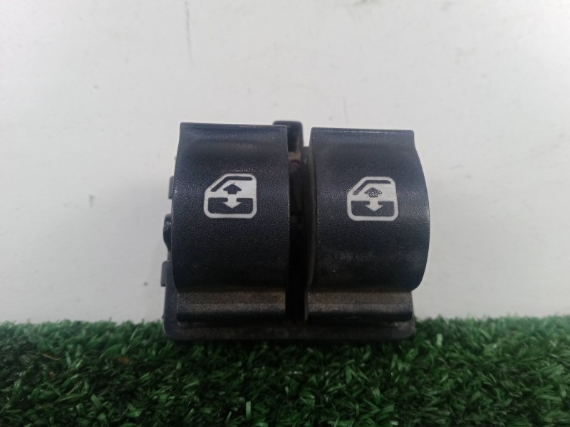 Recambio de mando elevalunas delantero izquierdo para iveco daily vi furgoneta 33s16, 35s16, 35c16, 40c16, 50c16 referencia OEM 