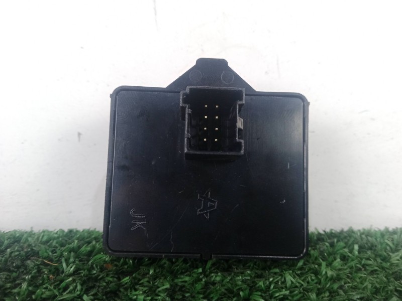 Recambio de mando elevalunas delantero izquierdo para iveco daily vi furgoneta 33s16, 35s16, 35c16, 40c16, 50c16 referencia OEM 