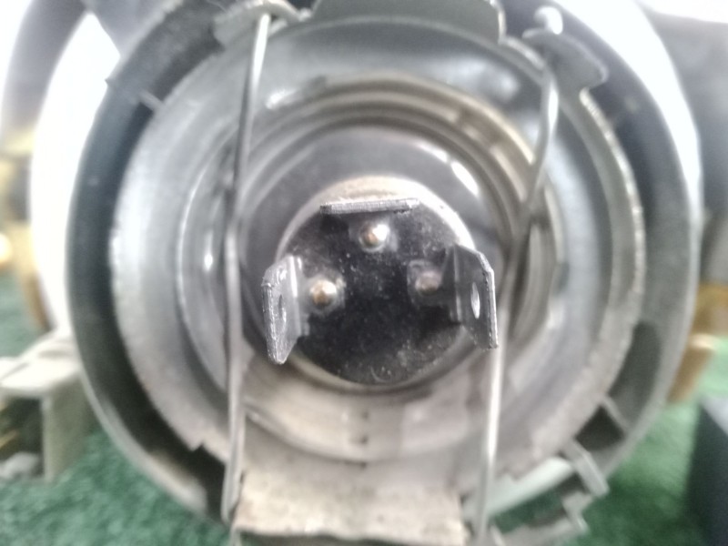 Recambio de faro derecho para peugeot 205 ii (20a/c) 1.4 referencia OEM IAM 084386 FOCO.EUROPEO VALEO