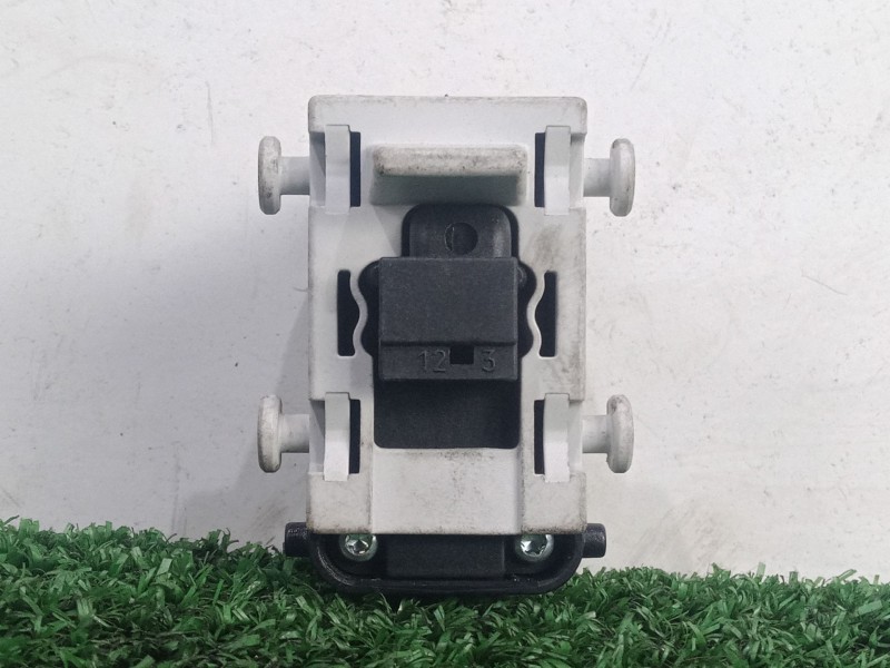 Recambio de mando elevalunas trasero izquierdo para mercedes-benz clase clk (w209) coupe 2.7 cdi 20v cat referencia OEM IAM A209