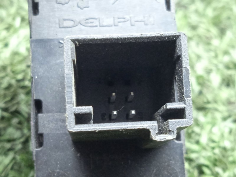 Recambio de mando elevalunas trasero derecho para peugeot 308 1.6 16v hdi referencia OEM IAM   