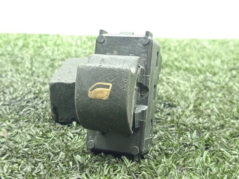 Recambio de mando elevalunas trasero derecho para peugeot 207 1.6 hdi referencia OEM IAM 96548609 4.PINES 