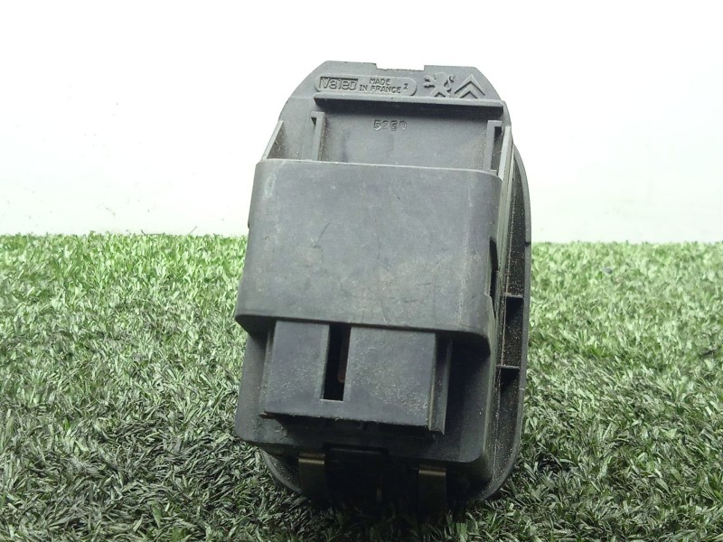 Recambio de mando elevalunas delantero izquierdo para peugeot 206 berlina 1.4 hdi referencia OEM IAM  2.BOTONES SIMPLE