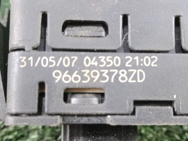 Recambio de mando elevalunas trasero derecho para citroën c4 picasso 2.0 hdi fap cat (rhr / dw10bted4) referencia OEM IAM 966393