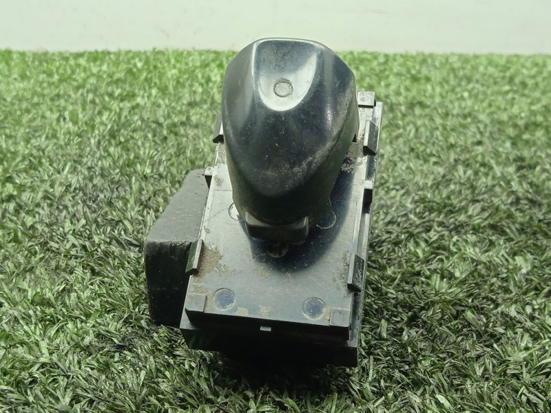 Recambio de mando elevalunas delantero derecho para mg serie 75 (rj) 2.0 16v cdti referencia OEM IAM YUD100731PUY  