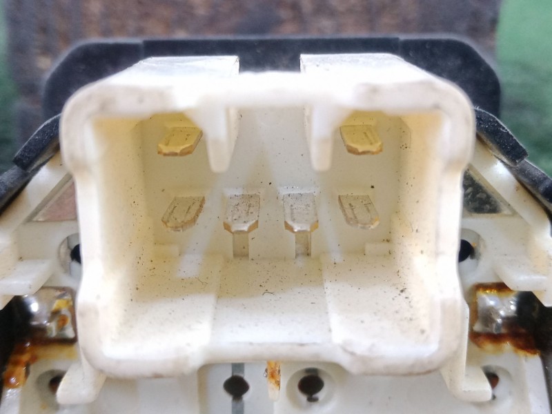 Recambio de mando elevalunas delantero izquierdo para daewoo kalos 1.2 cat referencia OEM IAM  2.BOTONES 