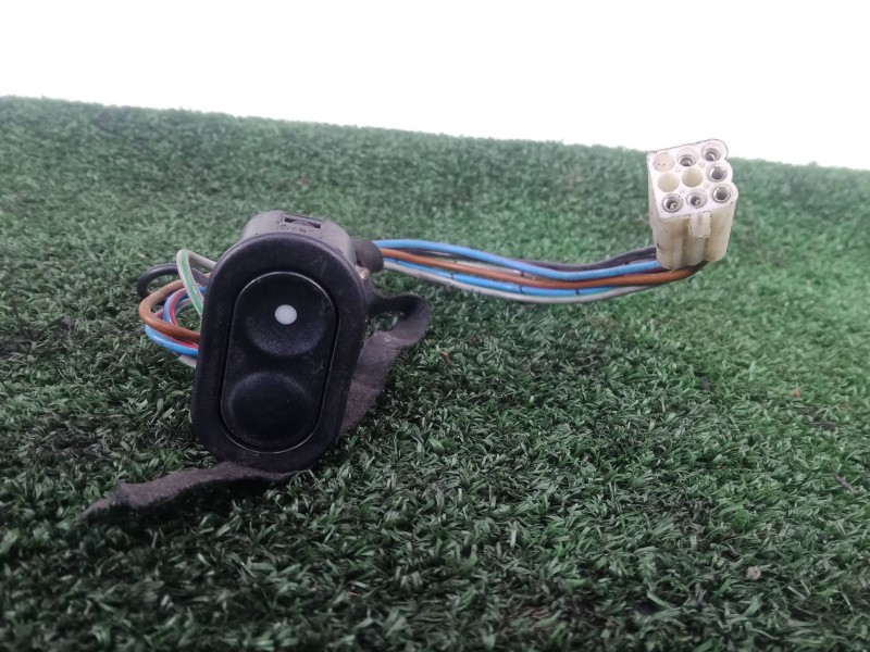 Recambio de mando elevalunas delantero derecho para opel astra f berlina referencia OEM IAM   