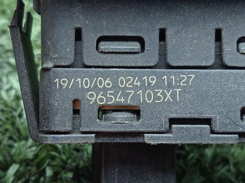 Recambio de mando elevalunas trasero derecho para citroën c4 picasso 1.6 16v hdi fap referencia OEM IAM   