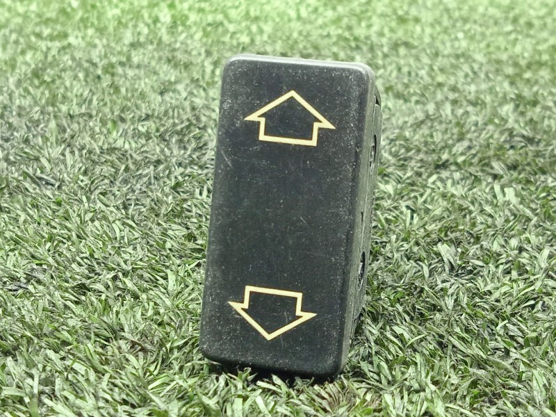 Recambio de mando elevalunas delantero derecho para citroën saxo 1.5 diesel referencia OEM IAM   