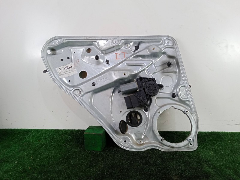 Recambio de elevalunas trasero izquierdo para volkswagen passat b5.5 (3b3) 1.9 tdi referencia OEM IAM   