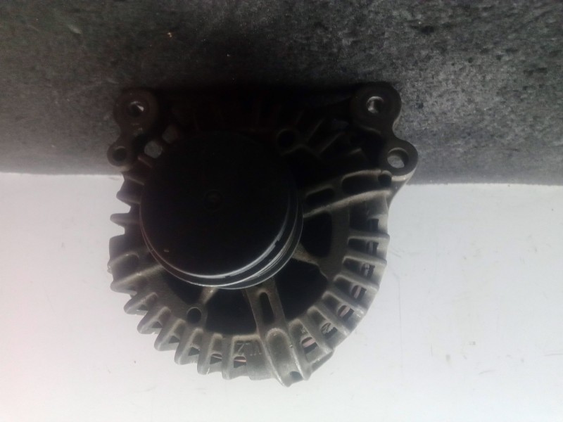 Recambio de alternador para audi a3 (8p1) 1.9 tdi referencia OEM IAM 06F903023C - TG14C011 - 2542695E VALEO 