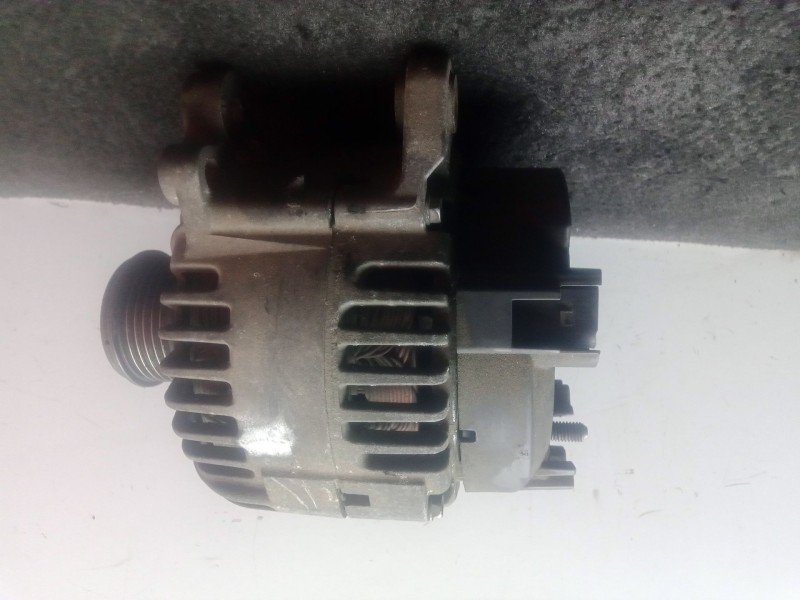 Recambio de alternador para audi a3 (8p1) 1.9 tdi referencia OEM IAM 06F903023C - TG14C011 - 2542695E VALEO 