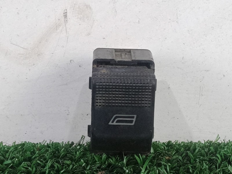 Recambio de mando elevalunas delantero derecho para audi a4 berlina (b5) 1.9 tdi referencia OEM IAM   