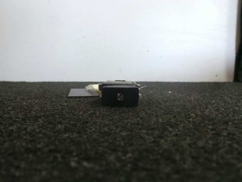 Recambio de mando elevalunas trasero izquierdo para renault megane ii berlina 5p 1.5 dci diesel referencia OEM IAM   