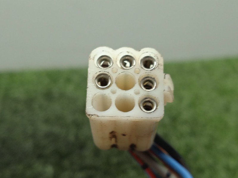 Recambio de mando elevalunas delantero derecho para opel astra f berlina 1.6 cat referencia OEM IAM 90383585  03720101