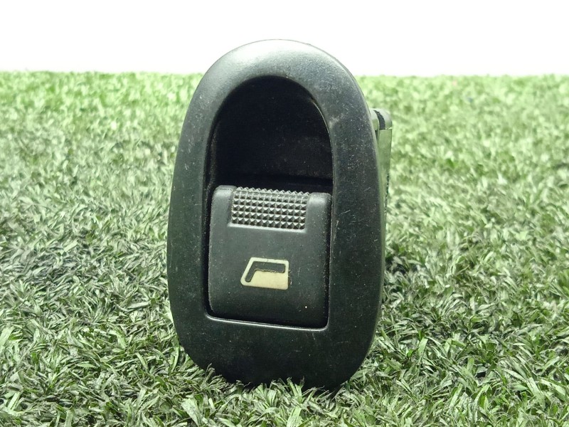 Recambio de mando elevalunas trasero izquierdo para citroën c3 1.4 hdi referencia OEM IAM 25943 7.PIN 