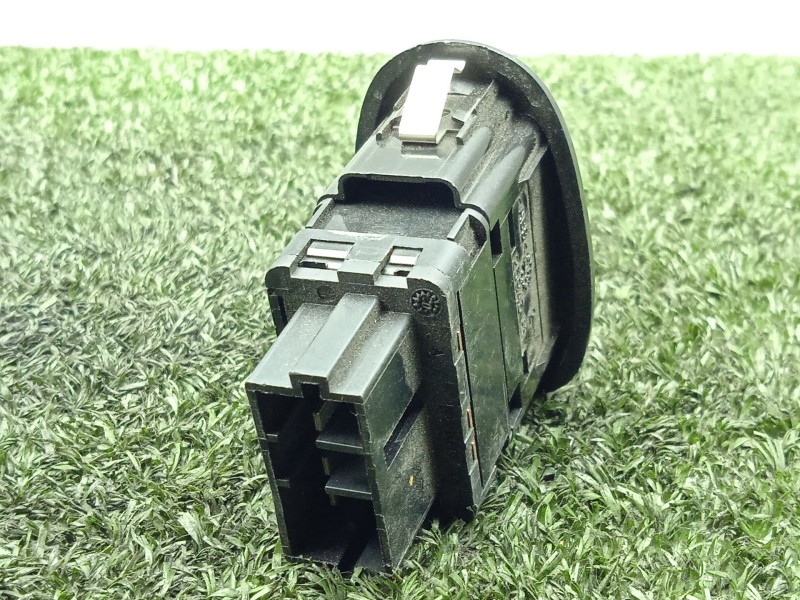 Recambio de mando elevalunas trasero izquierdo para citroën c3 1.4 hdi referencia OEM IAM 25943 7.PIN 