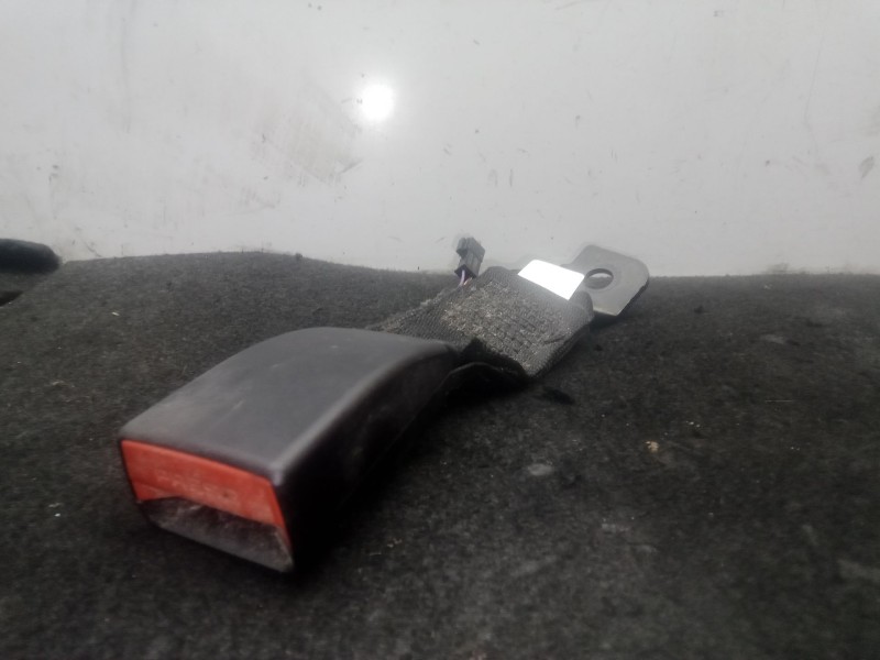 Recambio de enganche cinturon trasero izquierdo para bmw 4 descapotable (f33, f83) 420 d referencia OEM IAM 7335288 - 622783100C