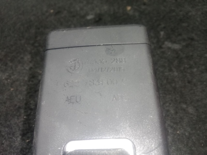 Recambio de enganche cinturon trasero izquierdo para bmw 4 descapotable (f33, f83) 420 d referencia OEM IAM 7335288 - 622783100C