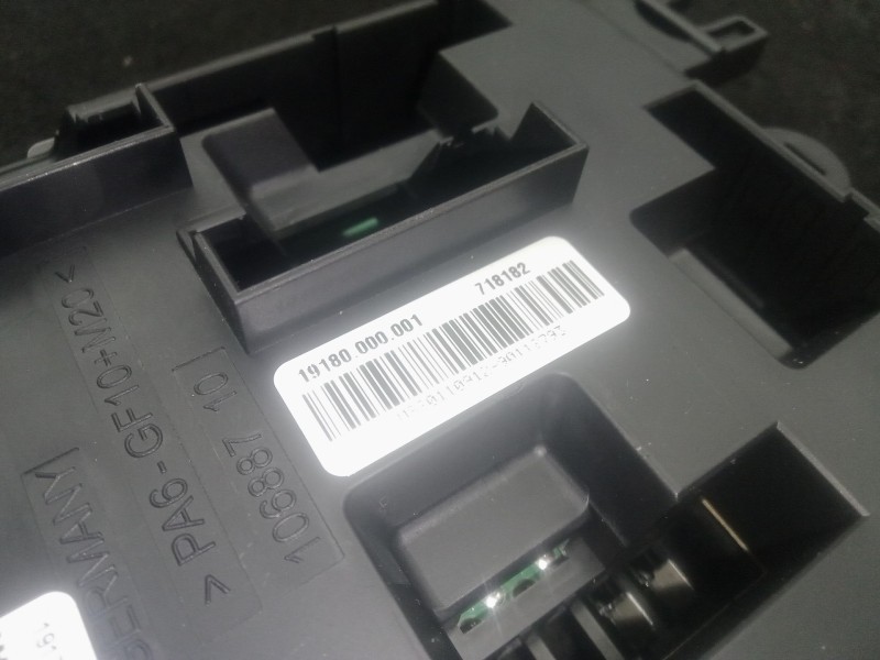 Recambio de caja reles / fusibles para bmw 1 (f20) 116 d referencia OEM IAM 926111102 - 19178000001 - MS20110913 - 90106886  
