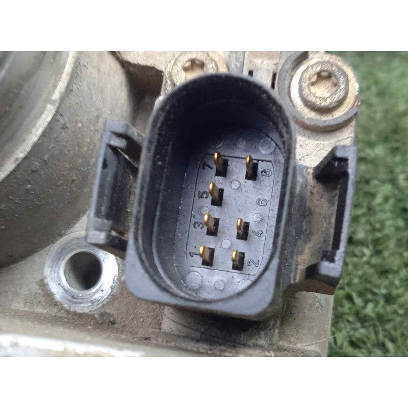 Recambio de caja mariposa para volkswagen golf iv berlina (1j1) 1.6 referencia OEM IAM 06A133064J  