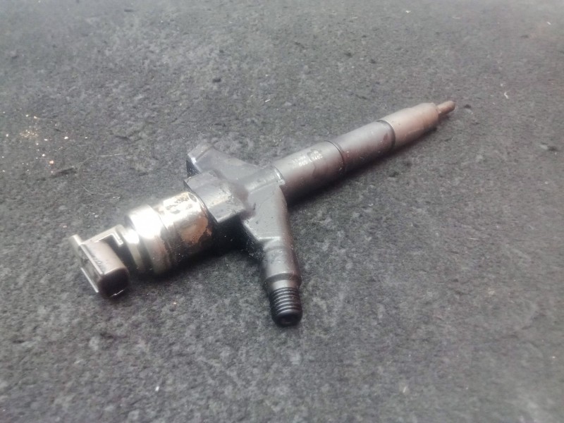 Recambio de inyector para nissan nt400 cabstar (f24m) 35.14, 45.14 referencia OEM IAM 166003XN0A DENSO 