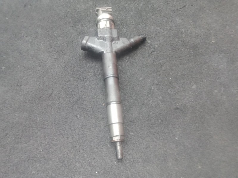 Recambio de inyector para nissan nt400 cabstar (f24m) 35.14, 45.14 referencia OEM IAM 166003XN0A DENSO 