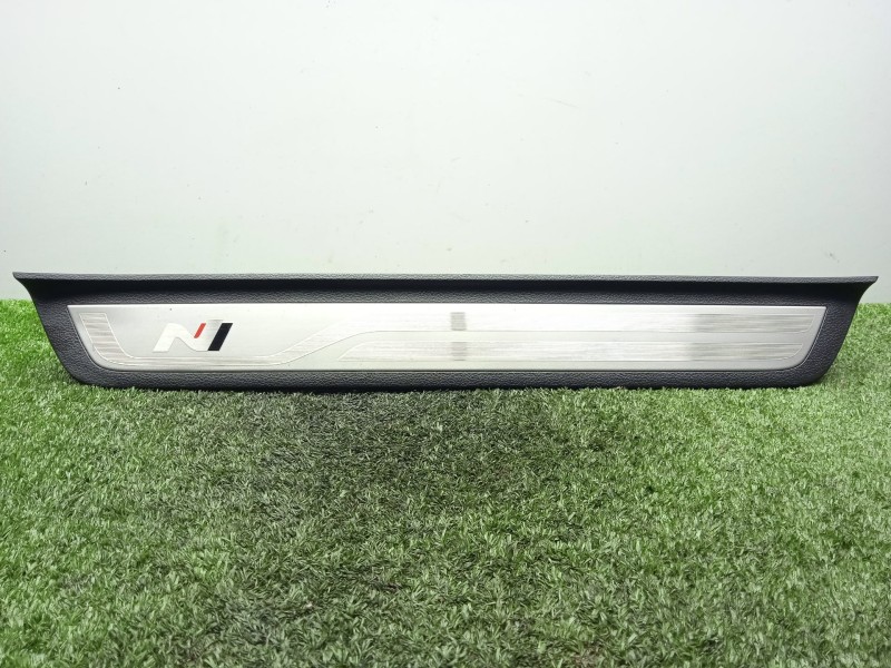 Recambio de moldura para hyundai i30 fastback (pde, pden) 2.0 n referencia OEM IAM SIN REFERENCIA  