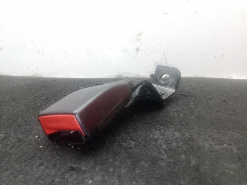Recambio de enganche cinturon trasero izquierdo para bmw 1 (f20) 116 d referencia OEM IAM 7266352 - 619636700C  