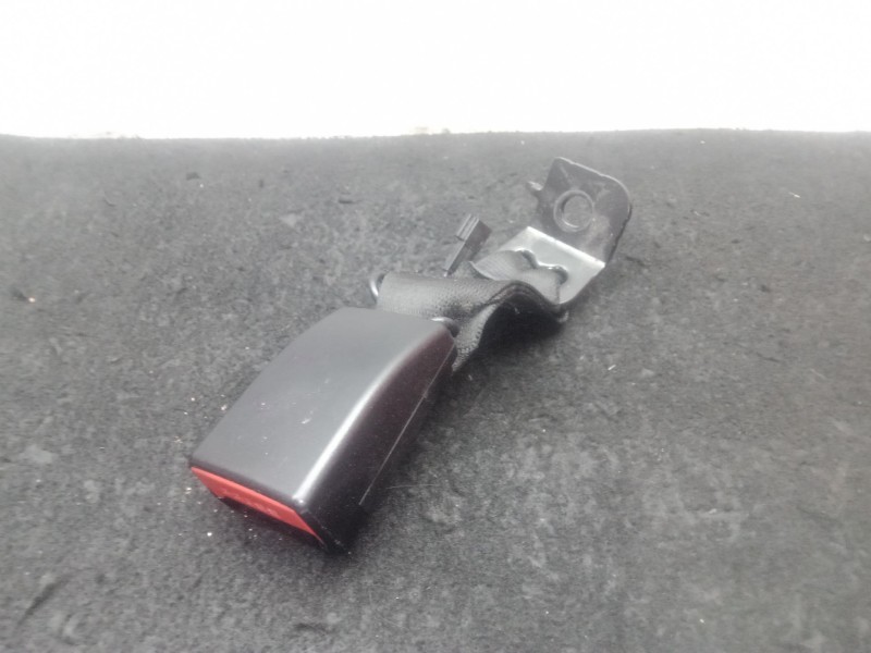 Recambio de enganche cinturon trasero izquierdo para bmw 1 (f20) 116 d referencia OEM IAM 7266352 - 619636700C  