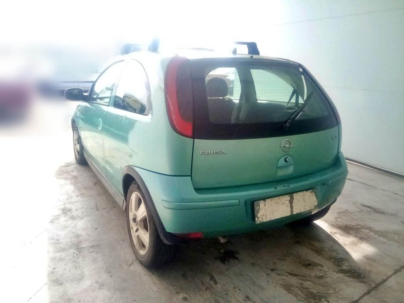 opel corsa c (x01) del año 2004