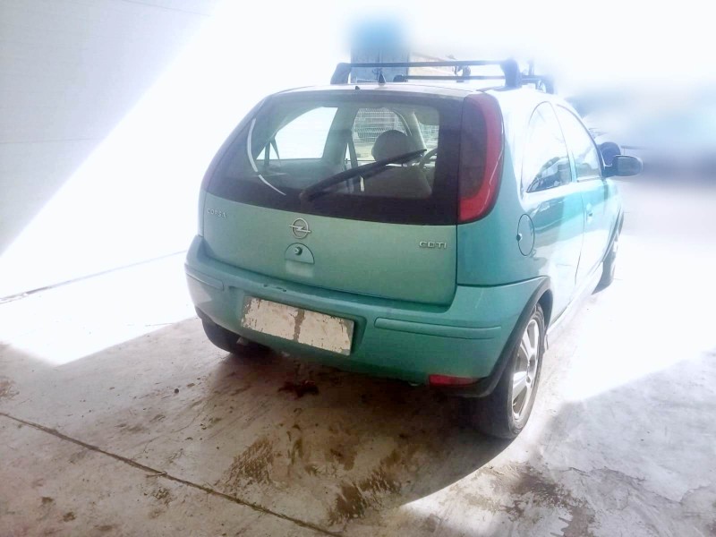 opel corsa c (x01) del año 2004
