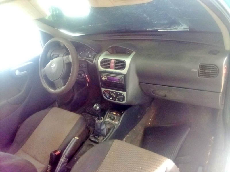 opel corsa c (x01) del año 2004