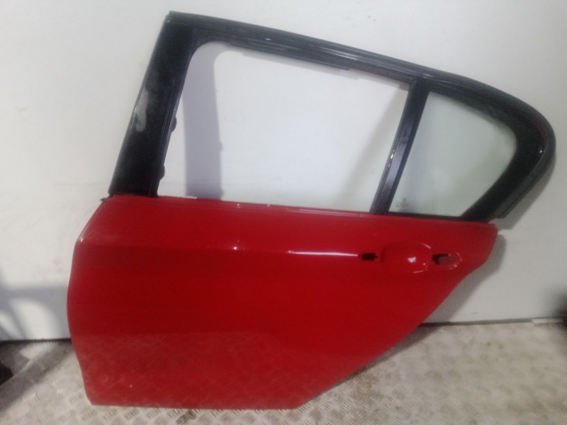 Recambio de puerta trasera izquierda para bmw 1 (f20) 116 d referencia OEM IAM  ROJO 