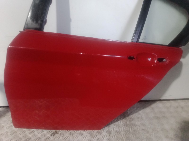 Recambio de puerta trasera izquierda para bmw 1 (f20) 116 d referencia OEM IAM  ROJO 