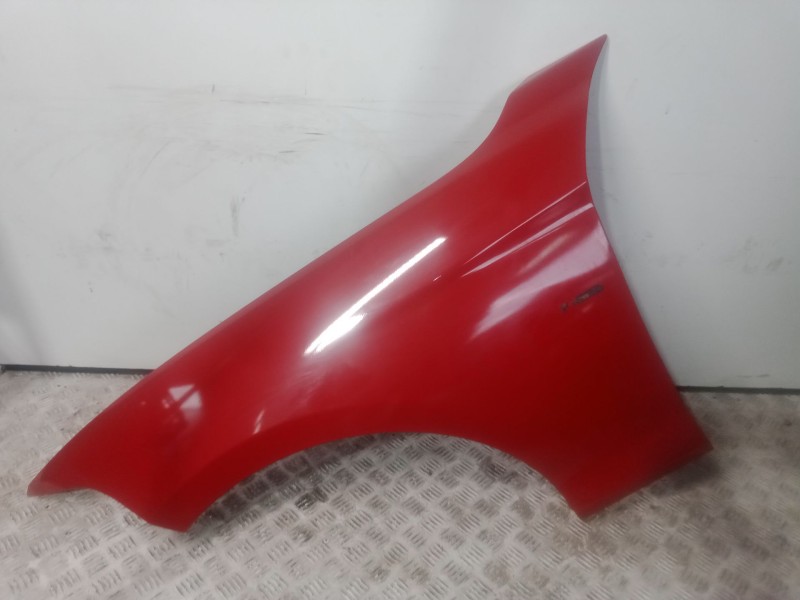 Recambio de aleta delantera izquierda para bmw 1 (f20) 116 d referencia OEM IAM  ROJO 