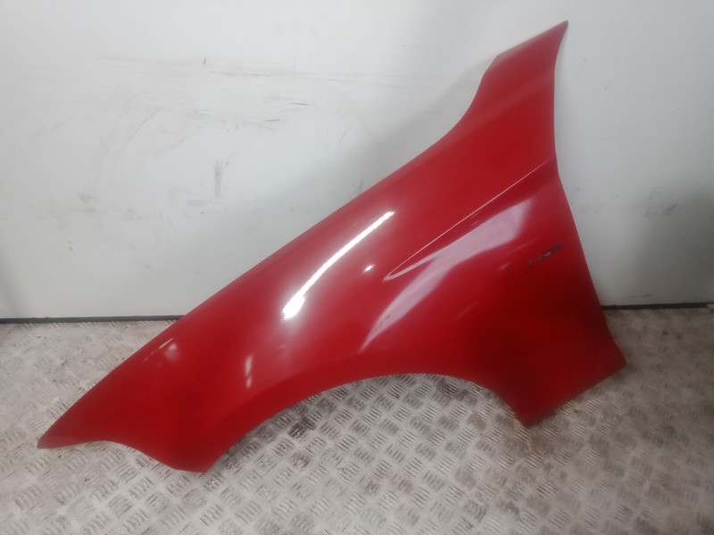 Recambio de aleta delantera izquierda para bmw 1 (f20) 116 d referencia OEM IAM  ROJO 