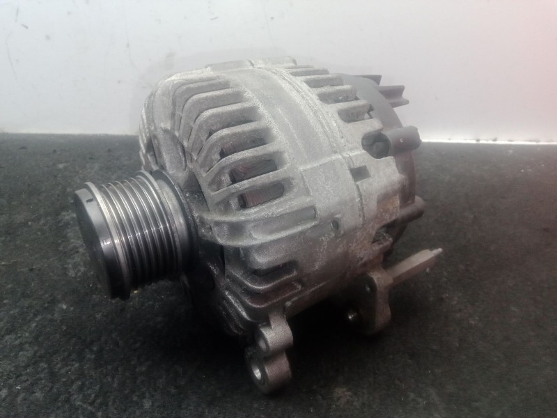 Recambio de alternador para volkswagen golf v (1k1) 1.9 tdi referencia OEM IAM 06F903023C - TG14C011 VALEO 
